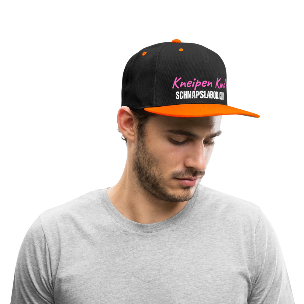 Kneipen Kind - Kontrast Snapback Cap - Schwarz/Neonorange